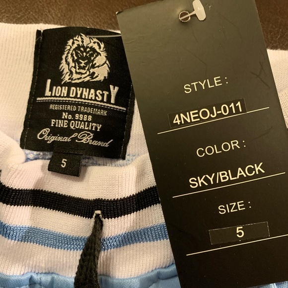 Boy’s 2pc Jogger Set Sizes 4 & 5 - Picture 12 of 16